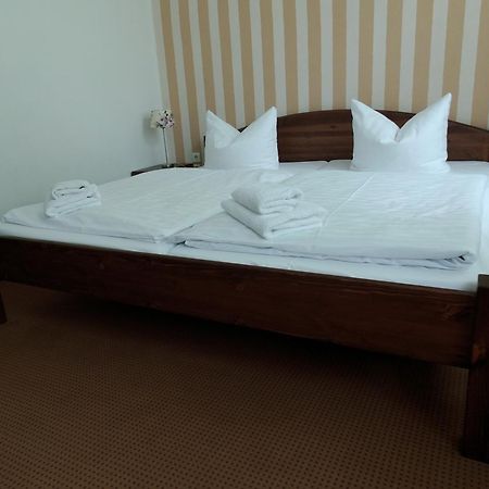 Pension & Restaurant "Alte Schule" Kluis Номер фото
