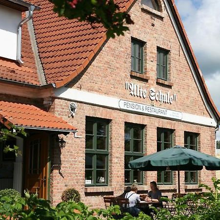 Pension & Restaurant "Alte Schule" Kluis Экстерьер фото