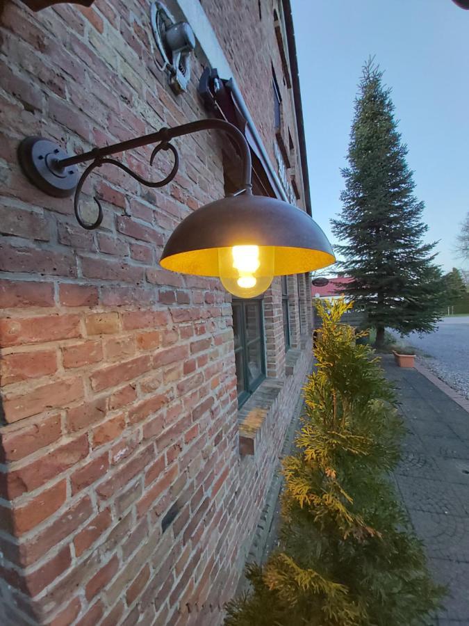 Pension & Restaurant "Alte Schule" Kluis Экстерьер фото