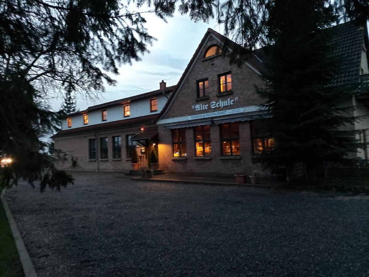Pension & Restaurant "Alte Schule" Kluis Экстерьер фото