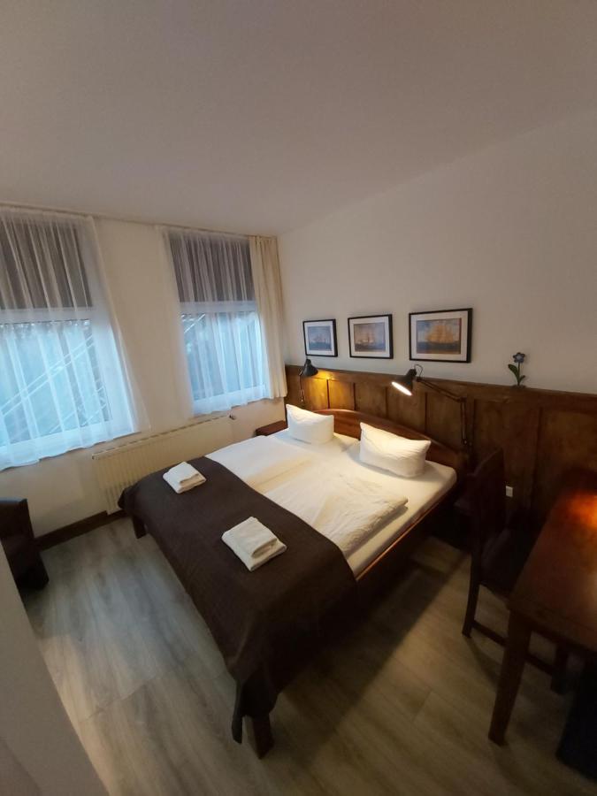 Pension & Restaurant "Alte Schule" Kluis Экстерьер фото