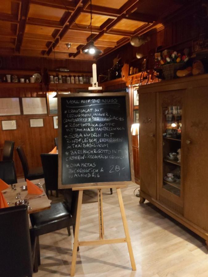 Pension & Restaurant "Alte Schule" Kluis Экстерьер фото