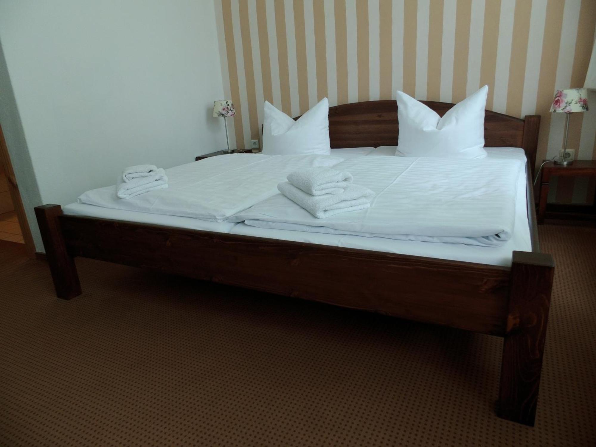 Pension & Restaurant "Alte Schule" Kluis Номер фото
