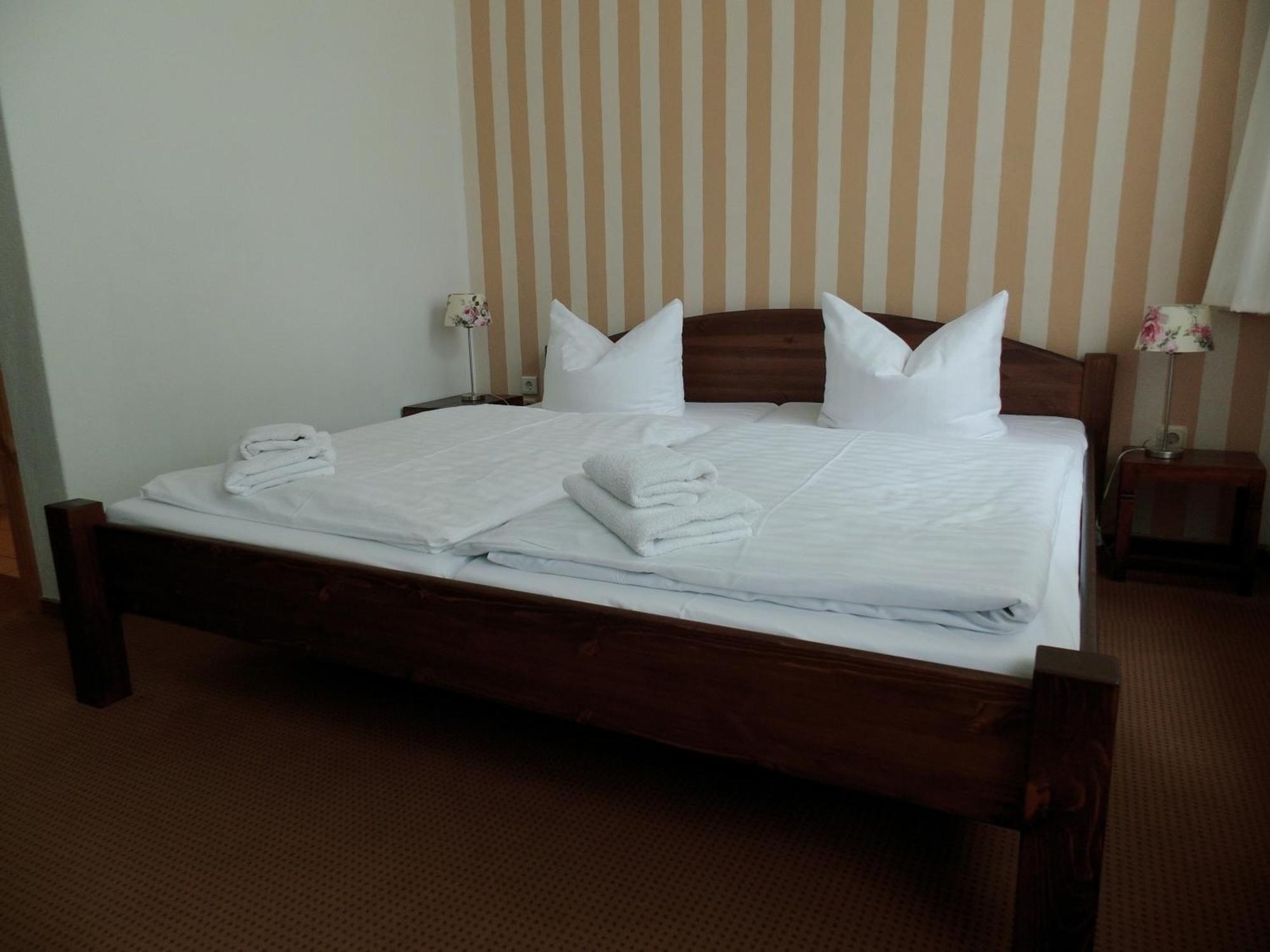 Pension & Restaurant "Alte Schule" Kluis Номер фото