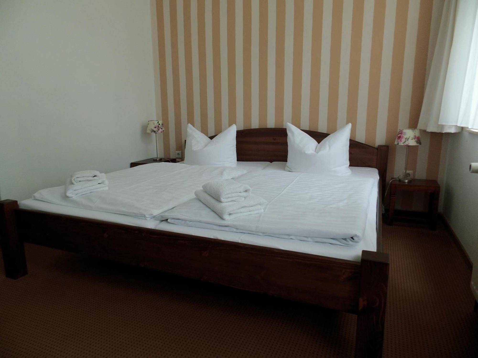 Pension & Restaurant "Alte Schule" Kluis Номер фото